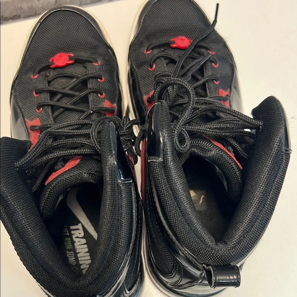 Jordan Men's Black‎ and Red Sneakers